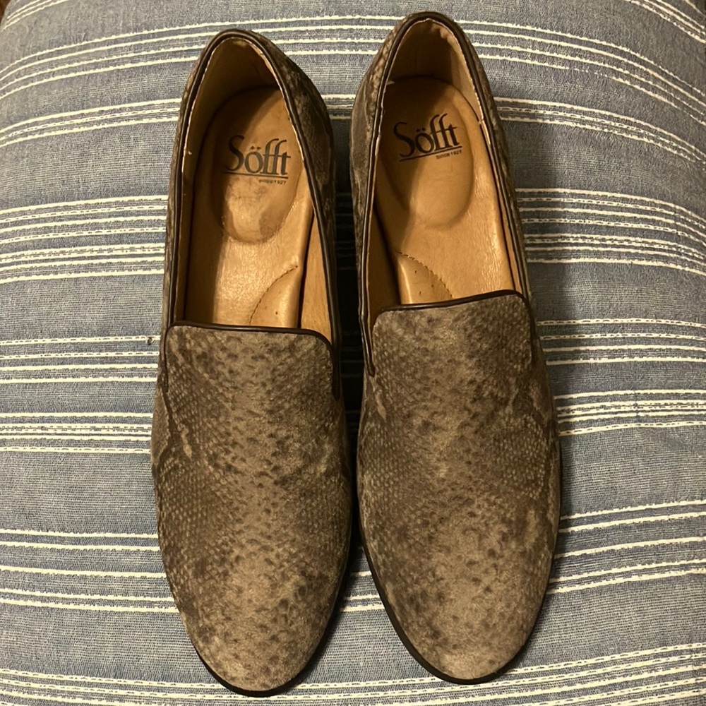 NWOT suede leather snake stacked heel comfort cushion sole slip on loafer